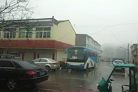 今天年初二，路上看不到人不让出门高速封路，都是病毒惹得祸视频封面