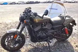 原价20万的摩托车只需500元，迪拜小伙直言自己这次捡到宝了视频封面