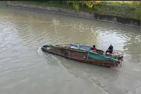 实拍在京杭大运河上捕鱼，这种捕鱼方式你绝对没有见过视频封面