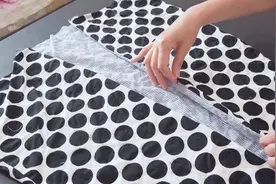 连衣裙整体太瘦？美女教你只需后背剪一刀，2分钟搞定视频封面