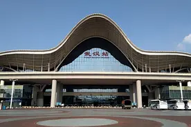 中国第一个高铁站――武汉站