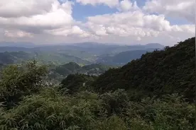 贵州避暑小镇，吸引上万游客避暑，山青水秀，真是一个居家的好地