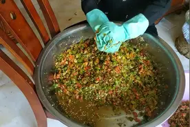 云南农村腌制茄子辣子鲊，你会做吗？