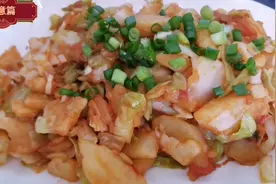 在家也能做出酒店的味道，家厨教你做地三鲜，酸甜可口，太下饭了