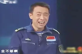 尚大庆带潜艇兵谈上岸第一件事，老兵说句话感动全场，这就是军人视频封面