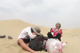 小情侣徒步沙漠，迷失了方向，绝望时还好这土方法辨别了方向视频封面