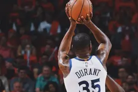 篮球故事！杜兰特身穿35号的原因，没有他杜兰特就打不上NBA！