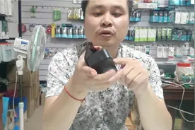 手机蓝牙耳机充电灯闪一下就熄灭了 看看是什么问题 怎么解决的..视频封面