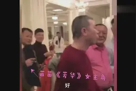 冯小刚家宴，苗苗被邀跳舞，陈道明怒怼：你没看过跳舞啊？视频封面