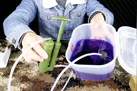 拆箱测评户外单兵净水器，花了135元买的，墨水能净化干净吗？视频封面