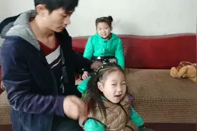 奶爸用了两小时梳的脏辫，解开洗头用了20分钟。