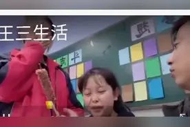 班主任拍校园日常生活走红网络视频封面