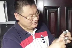 采集指纹、复制卡片就能解锁 智能门锁真的不安全？视频封面