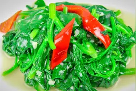 青菜如何炒翠绿不变色不出水，厨师长的操作技巧都在这，很简单视频封面