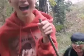 校园搞笑版“夜外求生”让人笑掉大牙，演技大爆炸！视频封面