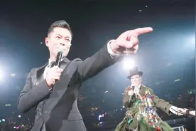 郑秀文演唱会和古天乐现场深情对唱《当年情》，看的台下粉丝好酸视频封面