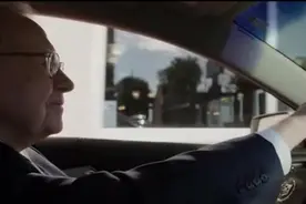 巴菲特上班自己开的什么车？小编看呆了视频封面