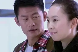 男女同学相见想互留电话，结果一个没带手机，一个手机没电视频封面