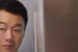 当年的女同学，追小伙追到家里来，媳妇看到这都傻眼了视频封面