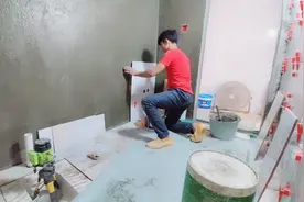 现在铺砖花样越来越多了，一个卫生间最少也要3天才能完工