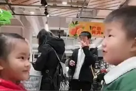 在超市遇到女同学，聊起来有点害羞视频封面