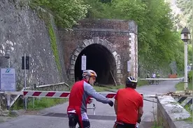 这么巧，火车乌龙了，大家聚在一起聊聊天视频封面