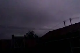 徐州市沛县今夜特大暴雨！！电闪雷鸣！