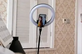 现在时间中国上午9.00分。美国🇺🇸 时间是晚上6.00。孙天骄视频封面