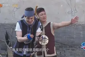 邓伦搞笑，直射射不到，只有斜着射才能上靶😂😂视频封面