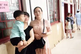 农村婆婆媳妇一起去免费妇检，嫂子一个什么举动？雷到了小姑子视频封面