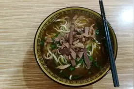 在河南驻马店吃的羊杂面，大碗八块，看看都有些什么？
