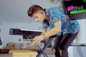 油管音乐达人Rudy Mancuso制作音乐的过程——一个人即一整个乐队