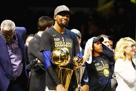 死神三分横扫夺冠 无愧FMVP之名 回顾杜兰特2018年总决赛高光瞬间视频封面