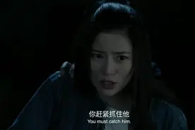 美女与歹徒搏斗肚子中刀！好友来救与歹徒展开搏斗……视频封面