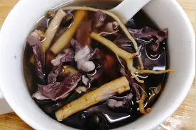 广东靓汤：黑豆炖猪心汤，清淡好喝，做法材料都简单视频封面