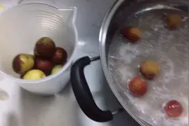 冬枣煮完了成这样，这个白沫沫是什么，不会有毒吧视频封面
