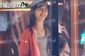 打破与刘强东婚变传闻！章泽天笑露八齿，深夜12点开车去京东总部视频封面