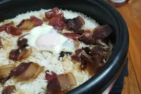 电火锅也能做煲仔饭，一样的味道，不怕烧糊，简单易学