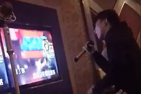 小哥KTV唱《输了你赢了世界又如何》火了，撕心裂肺的歌声，绝了