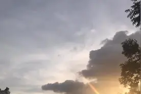 第一次看清楚乌云的样子，这是下大雨的前兆吗