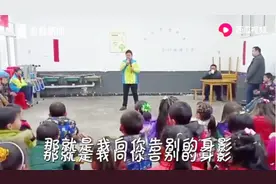 单亲留守男孩唱《光明》超励志，网友评论：被天使吻过的嗓子！