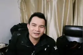 老婆朋友圈只卖三款产品，一个月赚两三万，分享干货引流方法视频封面