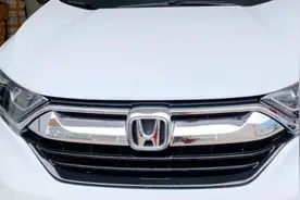 刚拿到驾驶证就去提车，第一次加油被强推要加磨合剂！视频封面