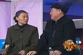 小品《有病没病》赵本山拔牙掉地上了，急的满地找牙