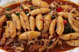 爆炒香辣小管鱿鱼，又香又辣，汤汁拌饭都能吃上两碗，太好吃了