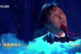 曹轩宾深情演唱《可惜不是你》歌声优美感情十足，感动全场视频封面