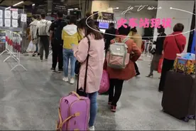 疫情得到有效控制之后，两地火车站安检工作对比，差距不是一点点视频封面