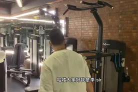 『引体向上辅助器』，建立正确的运动模式，让您的训练事半功倍。视频封面
