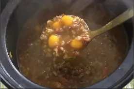 红血米熬粥，黏稠好吃，养颜补血，我家隔天熬一次