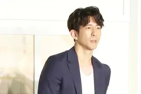 修杰楷回应贾静雯与前夫同框 是小孩很重要的一刻视频封面